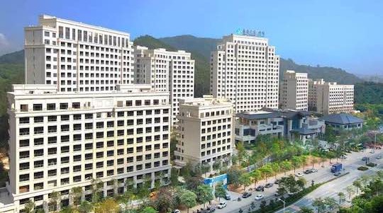 泰康之家高品质医养社区源于陈东升董事长改变中国人“夕阳无限好,只是近黄昏”生活方式的强烈使命感。泰康之家源于泰康的战略思想:“坚持专业化、深耕寿险产业链、提供从摇篮到天堂的金融保险服务。