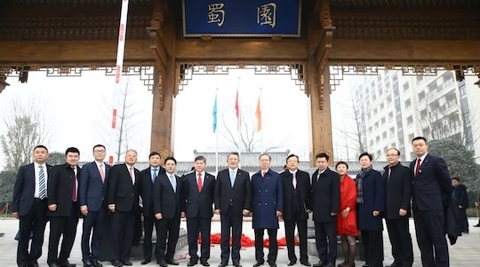 泰康之家高品质医养社区源于陈东升董事长改变中国人“夕阳无限好,只是近黄昏”生活方式的强烈使命感。泰康之家源于泰康的战略思想:“坚持专业化、深耕寿险产业链、提供从摇篮到天堂的金融保险服务。