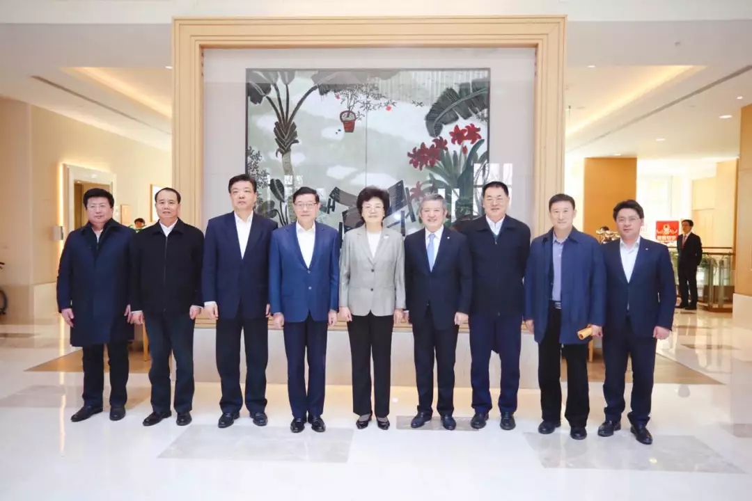 全国政协副主席李斌率调研组莅临泰康之家养老社区慰问社区长辈