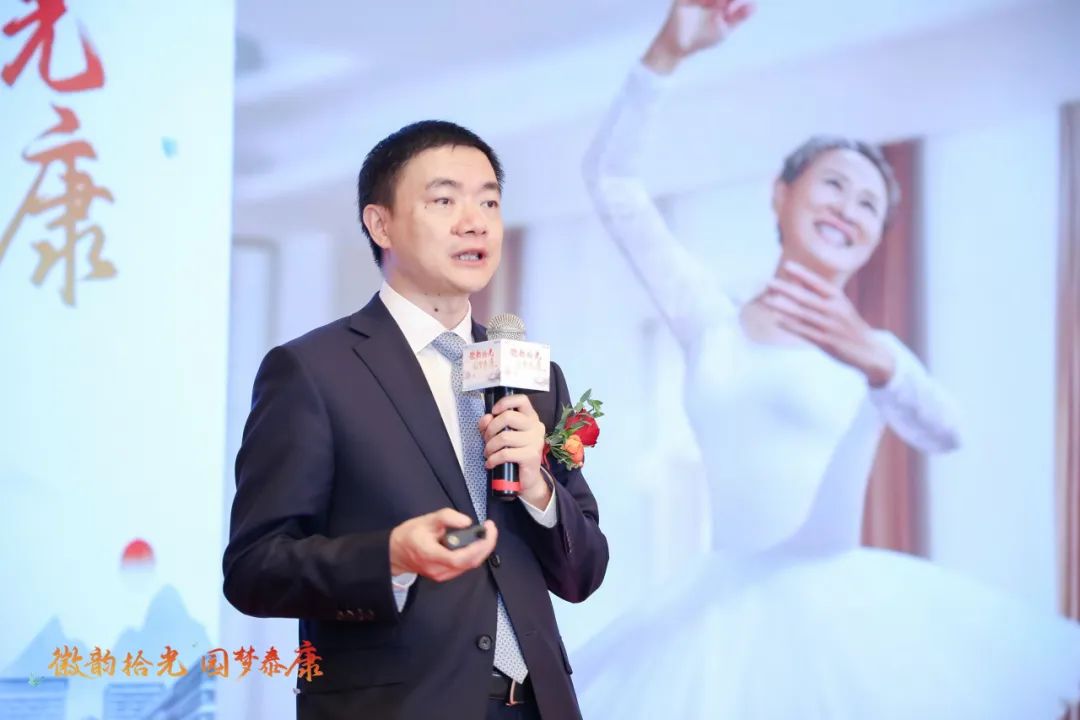 邱.jpg